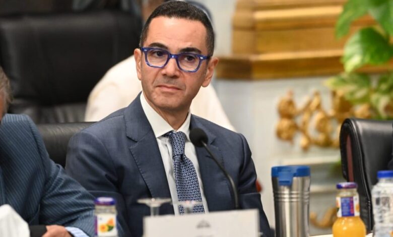 حسن الخطيب وزير الاستثمار