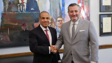 وزير الخارجية وسيناتور أمريكي
