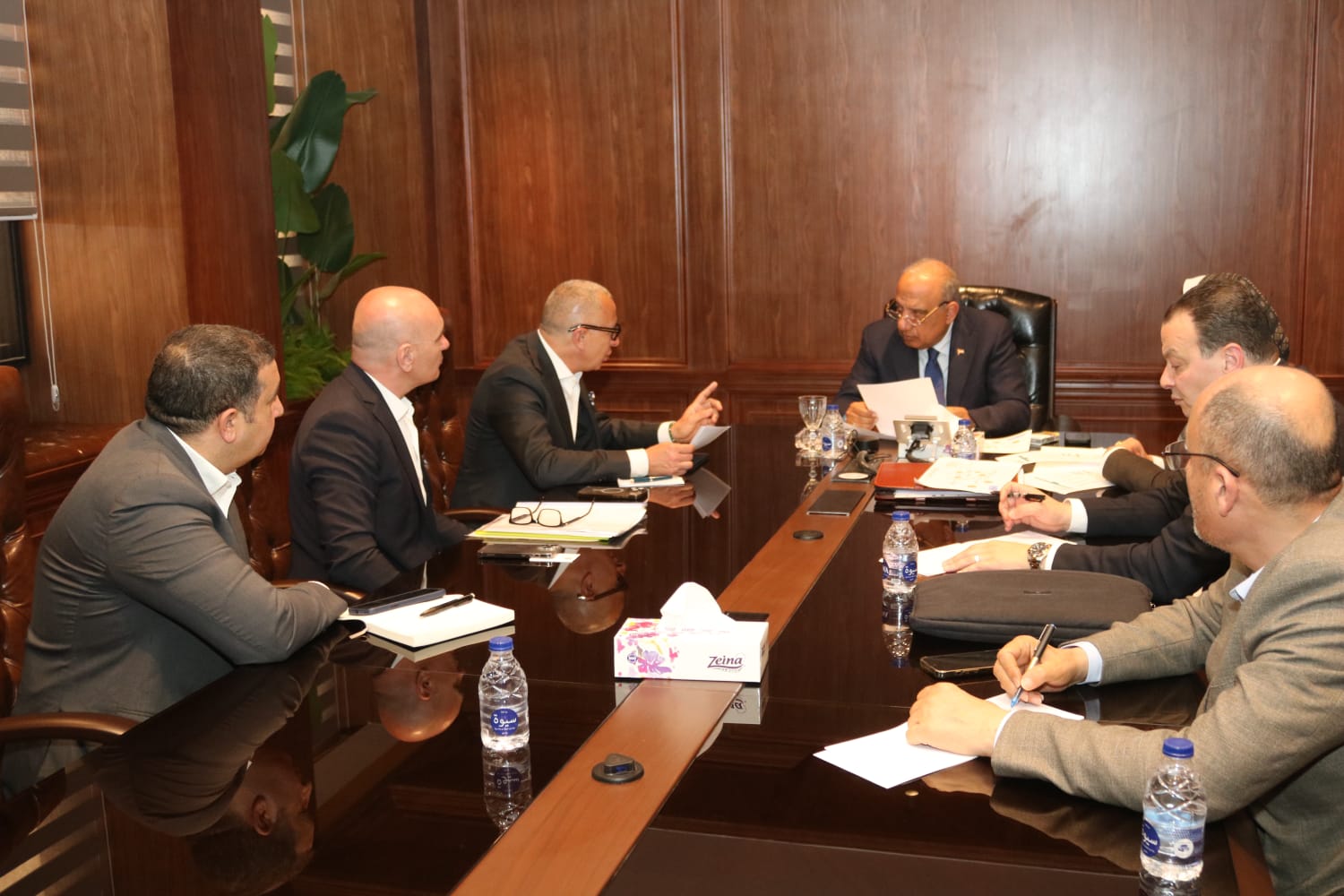 وزير الكهرباء