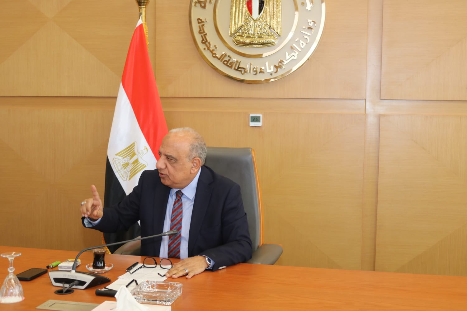 محمود عصمت وزير الكهرباء