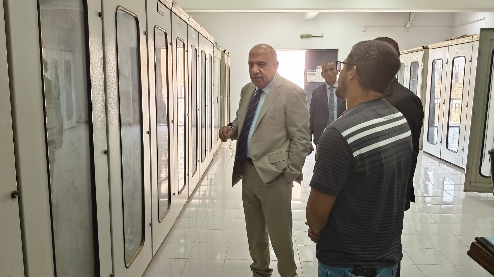 وزير الكهرباء والطاقة المتجددة