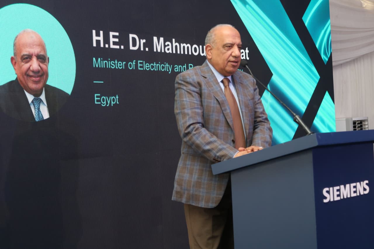 وزير الكهرباء والطاقة المتجددة