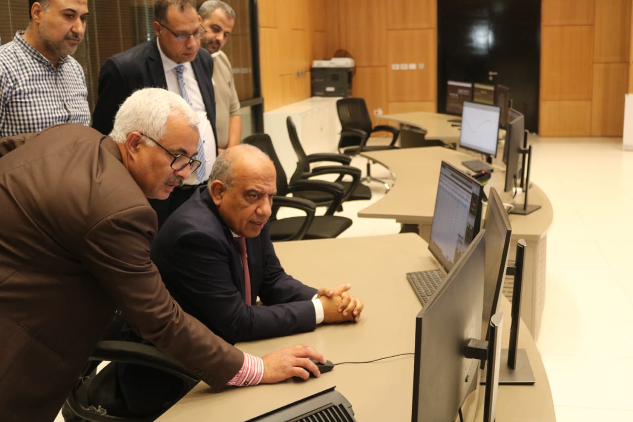 وزير الكهرباء