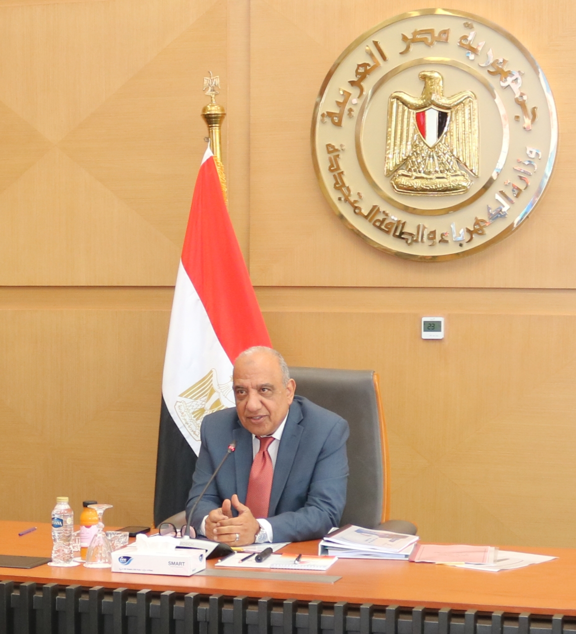 وزير الكهرباء
